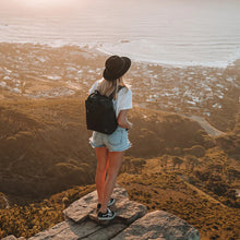 Lade das Bild in den Galerie-Viewer, Daypack schwarz