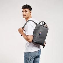 Lade das Bild in den Galerie-Viewer, Daypack shark