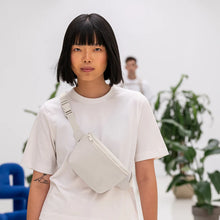 Lade das Bild in den Galerie-Viewer, Hip Bag - soft shell monochrome