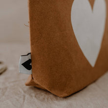 Lade das Bild in den Galerie-Viewer, Kosmetiktasche braun Herz (VE = 6 Stück)