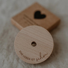 Load image into Gallery viewer, Deckel "Das Leben ist schön" für hohes Trinkglas