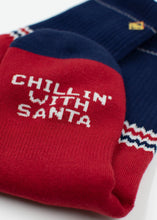 Lade das Bild in den Galerie-Viewer, Socken „Chillin with Santa“