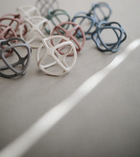 Load image into Gallery viewer, Ball, Beißring - Dove Grey