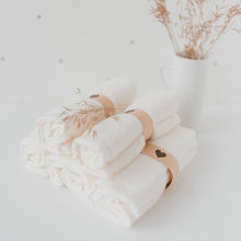 Lade das Bild in den Galerie-Viewer, Waschlappen Herz im 6er Set