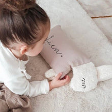 Lade das Bild in den Galerie-Viewer, Kuschelschaf - New Dusty Rosa mit Stick
