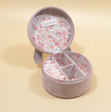 Lade das Bild in den Galerie-Viewer, Betty Bunny Jewelery Box