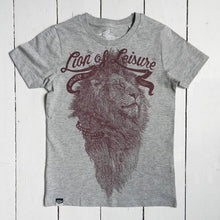 Lade das Bild in den Galerie-Viewer, T-shirt - Lion of Leisure logo