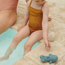 Load image into Gallery viewer, Ned Badespielzeug 2er Pack - Peppermint / whale blue mix