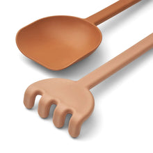 Load image into Gallery viewer, Hilda Schaufel und Rechen - Almond/ Tuscany rose