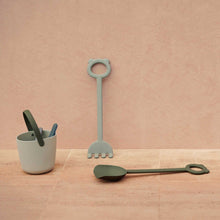 Lade das Bild in den Galerie-Viewer, Hilda Schaufel und Rechen - Dusty mint/ Faune green