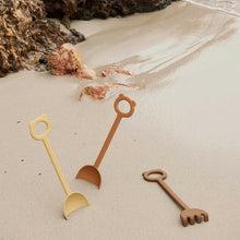 Load image into Gallery viewer, Hilda Schaufel und Rechen - Almond/ Tuscany rose