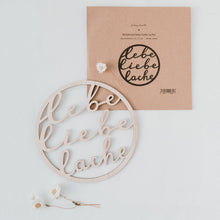 Lade das Bild in den Galerie-Viewer, Holzkranz Lebe Liebe Lache