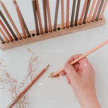 Lade das Bild in den Galerie-Viewer, Stiftehalter Buntes Leben