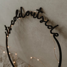 Lade das Bild in den Galerie-Viewer, Holzkranz It's cold outside