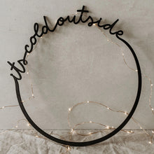 Lade das Bild in den Galerie-Viewer, Holzkranz It's cold outside