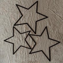 Lade das Bild in den Galerie-Viewer, Holzkranz Stern schwarz im 3er Set