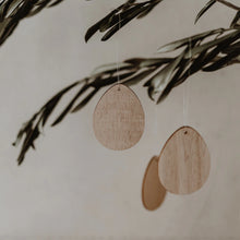 Lade das Bild in den Galerie-Viewer, Holzanhänger Eier natur im 8er Set