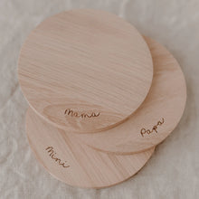 Lade das Bild in den Galerie-Viewer, Untersetzer aus Eichenholz - Mama
