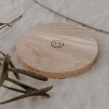 Lade das Bild in den Galerie-Viewer, Untersetzer aus Eichenholz - Smiley