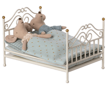 Lade das Bild in den Galerie-Viewer, Vintage Bett, Mikro - weiß