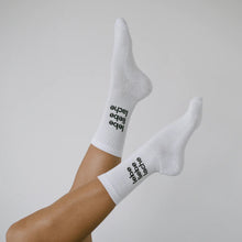 Lade das Bild in den Galerie-Viewer, Socken Lebe Liebe Lache
