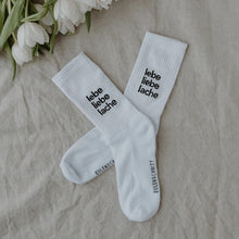 Lade das Bild in den Galerie-Viewer, Socken Lebe Liebe Lache