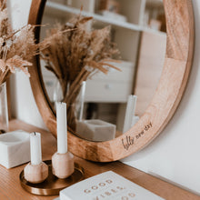 Lade das Bild in den Galerie-Viewer, Runder Spiegel Hello New Day