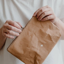 Lade das Bild in den Galerie-Viewer, Kosmetiktasche Herz