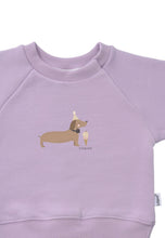 Lade das Bild in den Galerie-Viewer, Sweatshirt in flieder mit Print "Dackel": 62/68
