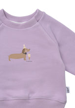 Lade das Bild in den Galerie-Viewer, Sweatshirt in flieder mit Print "Dackel": 98/104
