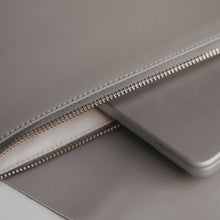 Load image into Gallery viewer, Laptoptasche Herz grau (VE = 4 Stk.)

