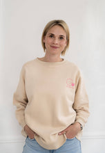 Lade das Bild in den Galerie-Viewer, Erwachsenen Sweatshirt beige Cool Aunty Club: S/M
