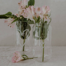 Load image into Gallery viewer, Hohes Trinkglas Herzen (VE = 6 Stk)
