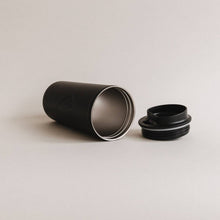 Lade das Bild in den Galerie-Viewer, To go Becher Herz schwarz (VE = 4 Stk.)
