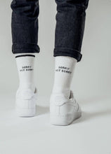 Lade das Bild in den Galerie-Viewer, SORRY NOT SORRY SOCKEN: 39-42
