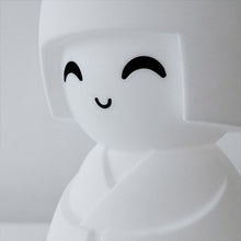 Lade das Bild in den Galerie-Viewer, Stehlampe Kokeshi
