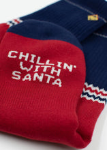 Lade das Bild in den Galerie-Viewer, Socken „Chillin with Santa“
