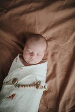 Lade das Bild in den Galerie-Viewer, Swaddle - Flower
