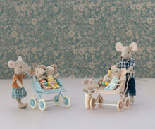 Lade das Bild in den Galerie-Viewer, Kinderwagen Babymäuse - Rose
