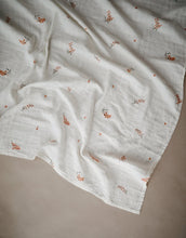 Lade das Bild in den Galerie-Viewer, Swaddle - Flower
