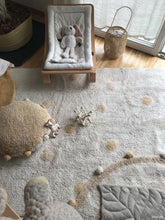 Lade das Bild in den Galerie-Viewer, Washable rug Hippy Dots Natural

